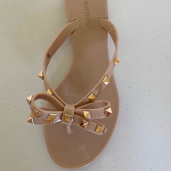bamboo jelly sandals studded